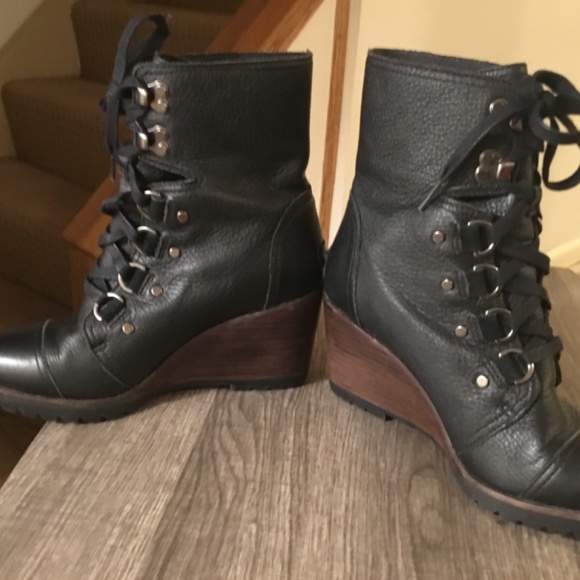 Excellent! Sorel black leather stacked wedge ankle boots, size 8 - Picture 4 of 7